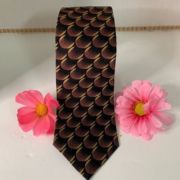 Metropolitan view tie  - Picture 1 of 5